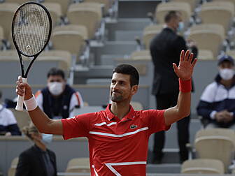 Djokovic into round 3 at Frenc...